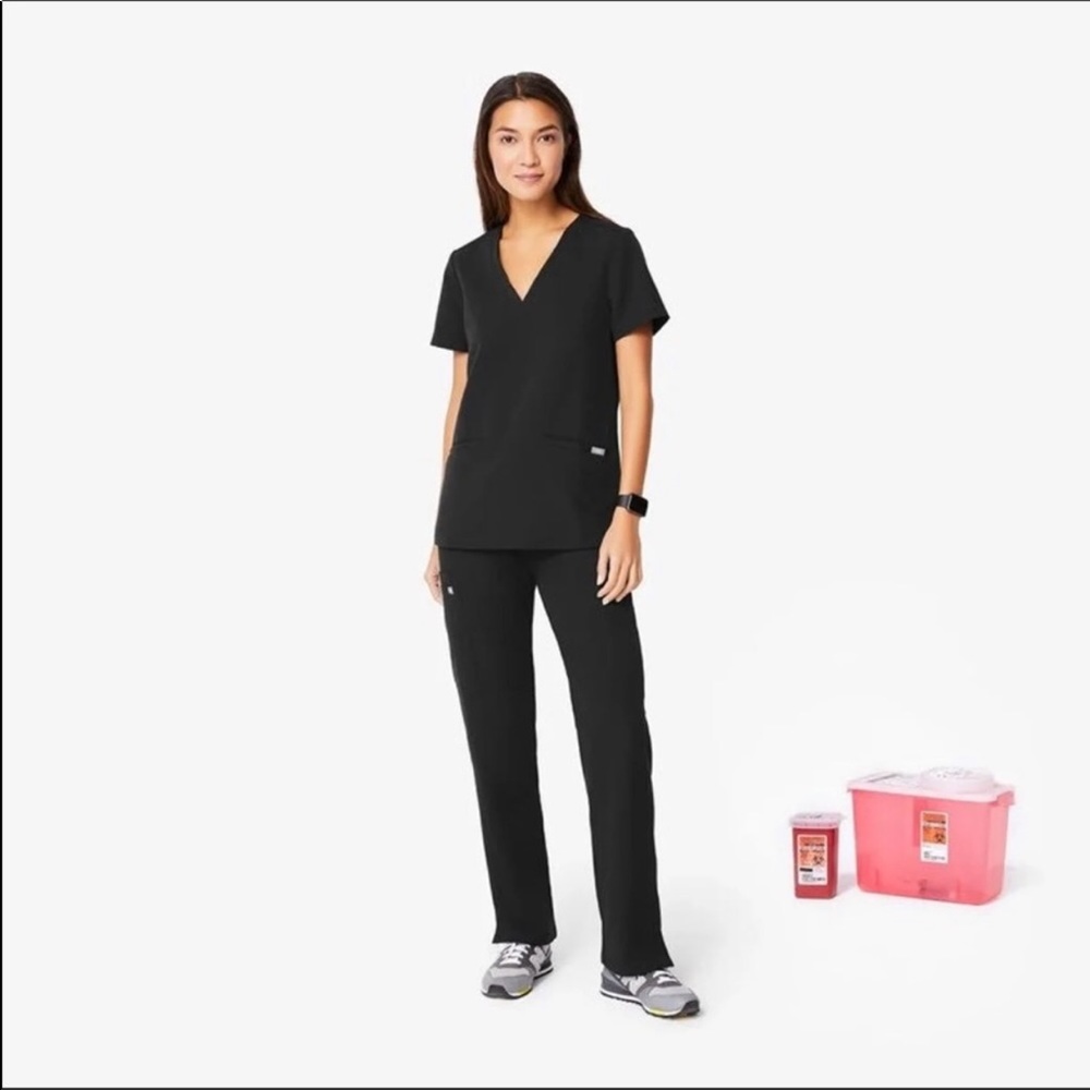 Figs Black Kade Cargo Scrub Pants M